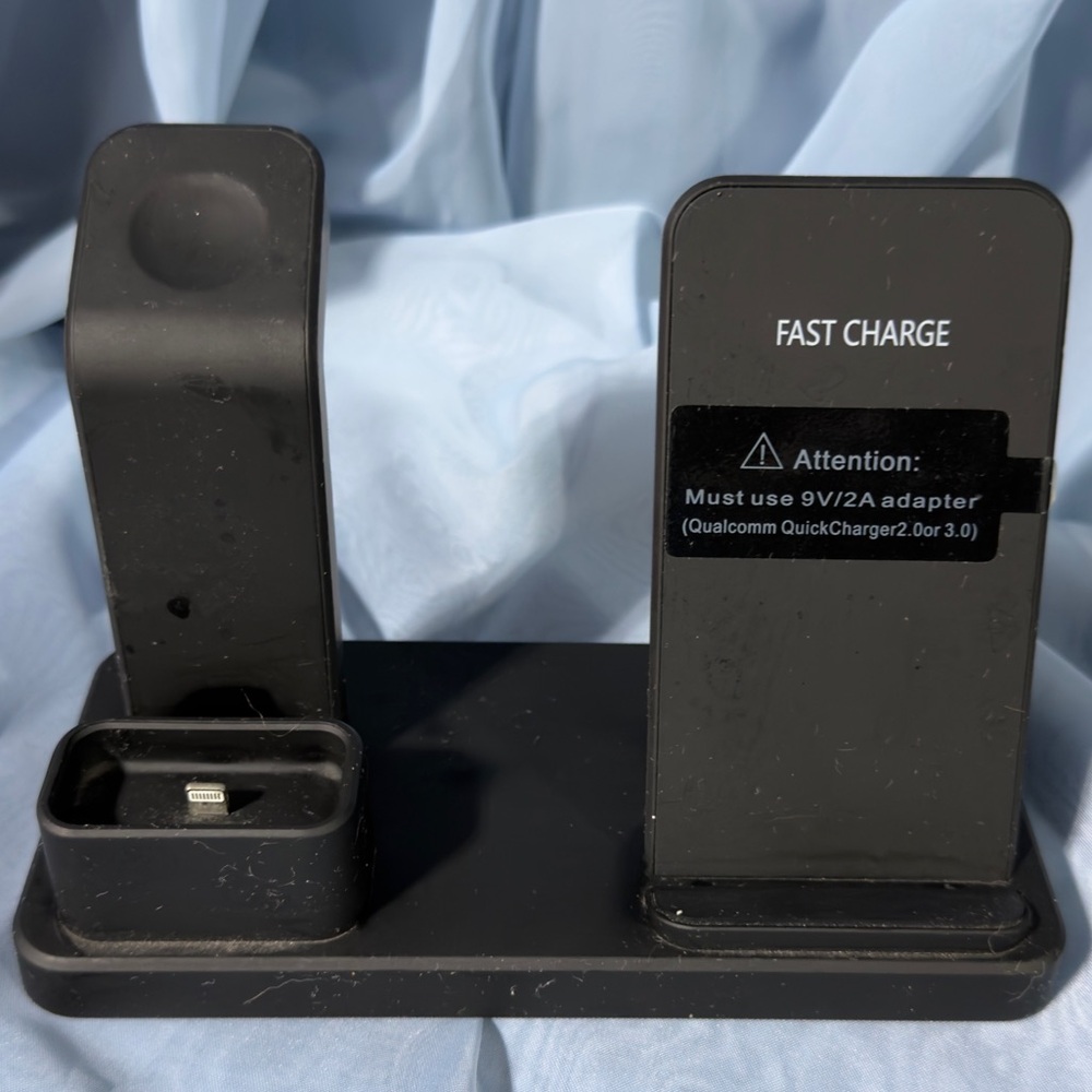 3 in 1 Fast Charge Wireless Dock ABK-Q12